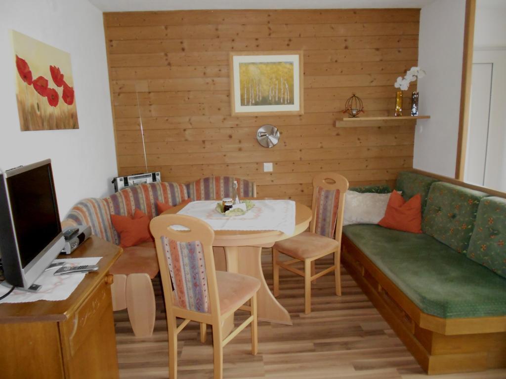 Haus Lutz Apartment Prutz Phòng bức ảnh